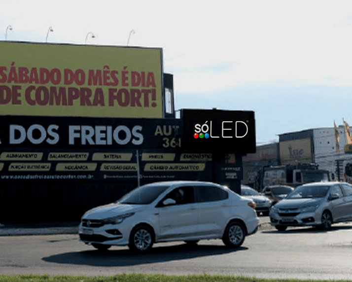 Painel na Av. da FEB