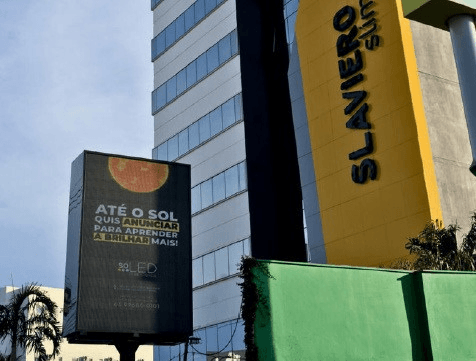 Painel na Av. João Ponce de Arruda